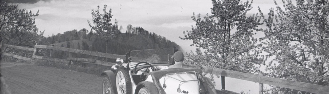 Lore Bertolini 1933 im BMW auf der Bödelestraße