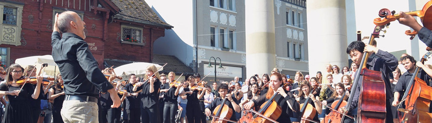 Die Europa-Hymne, inszeniert am Dornbirner Marktplatz.<br><br>Fotos: Marcel Hagen, Alexandra Serra
