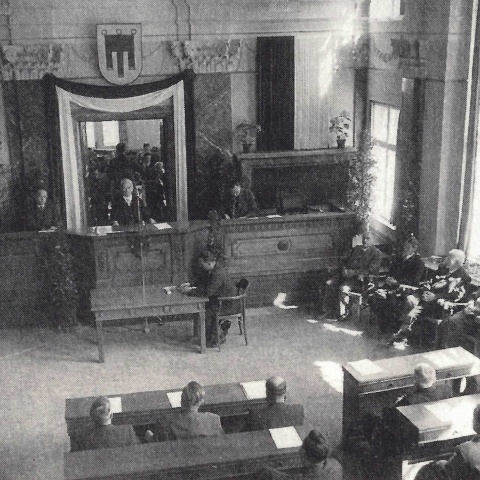 Festsitzung des Vorarlberger Landtags im Jahr 1955 unter der Leitung von Landtagspräsident Dr. Josef Feuerstein (1949 bis 1964)<br><br>Fotos: Heinz Stanger, Landtagsdirektion vorarlberg