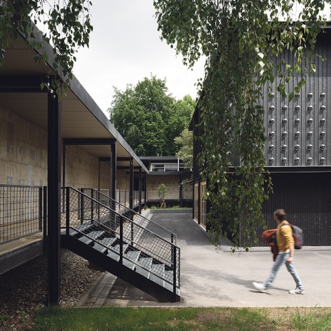 Ausstellungshalle auf der Kunsthochschule Kassel – entworfen vom Architekturbüro Innauer Matt aus Bezau. © Nicolas Wefers