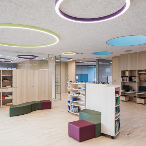 Architektonisch hochwertige neue Schulen, zum Beispiel in Hohenems-Schwefel – ein konkretes Beispiel für die Vision „2035 ist Vorarlberg der chancenreichste Lebensraum für Kinder“. ® Christian Flatscher