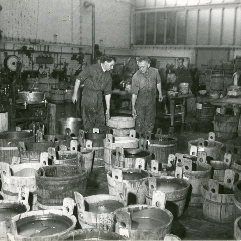 Die Farbküche des Textilunternehmens Franz M. Rhomberg im Werk Dornbirn-Rohrbach im Jahr 1955. © Foto: Wirtschaftsarchiv Vorarlberg