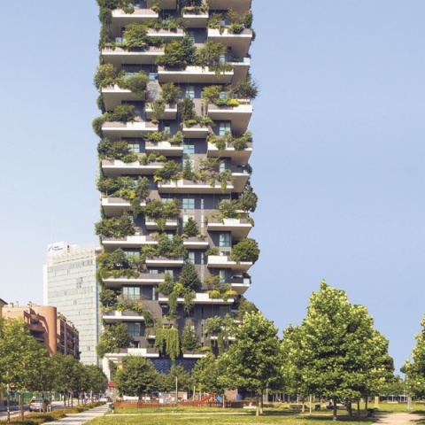 © Conrad Amber „Bosco verticale“, 15-stöckiges Hochhaus in Mailand mit etwa 1000 Gehölzen, darunter auch Hochstammbäume. Seit zwei Jahren sind die Wohnblöcke in Betrieb und bewohnt.
