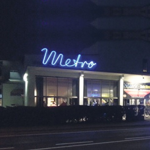 Das Metro-Kino in Bregenz besaß 1961 mit 854 Plätzen den größten Kinosaal Westösterreichs und im Bodenseeraum. <br><br>Fotos: beigestellt