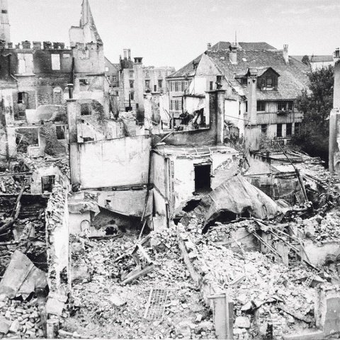 Bregenz nach der Bombardierung am 1. Mai 1945<br><br>Foto: Vorarlberger Landesbibliothek/Helmut Klapper