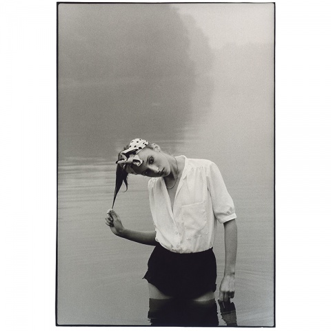 Ute Mahlers berühmtestes Bild: Der Name des Models, Julia, wurde nach Erscheinen der Fotografie lange Zeit zum beliebtesten Namen für neugeborene Mädchen in der DDR. © Ute Mahler/OSTKREUZ