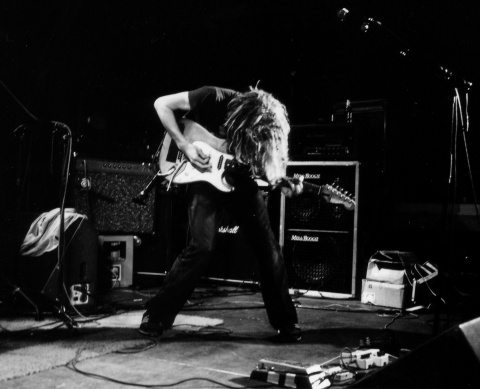 Hans Platzgumer, 1992, mit Dreadlocks, bei einem Auftritt in Poitiers, Frankreich Fotos: Thierry Aimé, Chris Laine