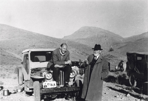 Jörg Böhler und sein Vater Lorenz Böhler im Iran, um das Jahr 1956. Foto: Privatbesitz