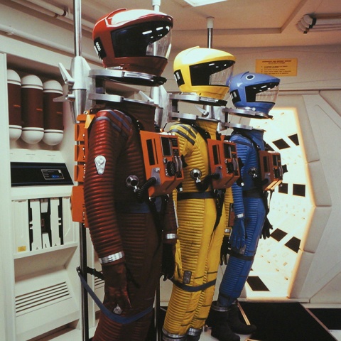 Raumanzüge aus dem Science-Fiction-Film „Odyssee im Weltraum“ von Stanley Kubrick aus dem Jahr 1968. Foto: Matthew J. Cotter
