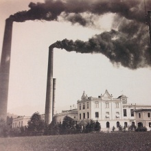 Kraftwerk von Jenny & Schindler in Bregenz-Weidach, um 1910. Bei Wassermangel musste der Dampfbetrieb den Strom ersetzen.
