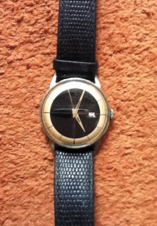 © Gerald A. Matt Junghans, Atomzeitalter, Wirtschaftswunder und Petticoats – da sagte Kanzler Adenauer nach kurzem Blick auf die Uhr zu seinem Chaffeur: „Jupp, gebense Jas“