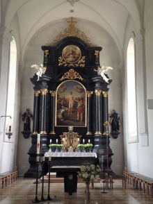© Gerald A. Matt Hochaltar in Ludesch mit der Darstellung des heiligen Sebastian