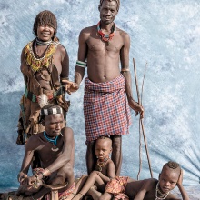 © Neil DaCosta, MK Das erste Familienbild bekamen Familien aus dem äthiopischen Dorf Omo von Julia Neumann und ihrem Team im Rahmen der Kampagne „WATERisLIFE“.