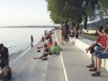 Bregenz, Molo: Beanspruchung urbaner Freizeitstile.