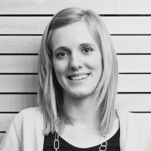 Christina Fetz-Eberle ist eine Meisterin der Restaurierung von in Vergessenheit geratenem Juppenschmuck.