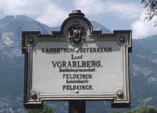 Alte k.k. Grenztafel (Replika) beim Grenzübergang Ruggell-Bangs