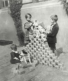 Hyperinflation in den 1920er-Jahren: Die Frage „Wohin mit dem Geld?“ stellte sich zu dieser Zeit aus einem völlig anderen Blickwinkel.