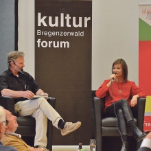 Carola Schneider und Kurt Bereuter bei der Buchpräsentation im Bregenzerwald, 2018.